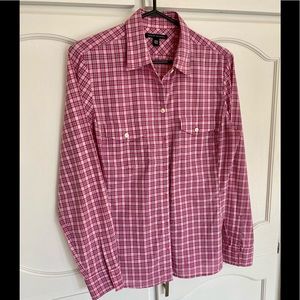 🌸Super-cute pink plaid BR button down🌸